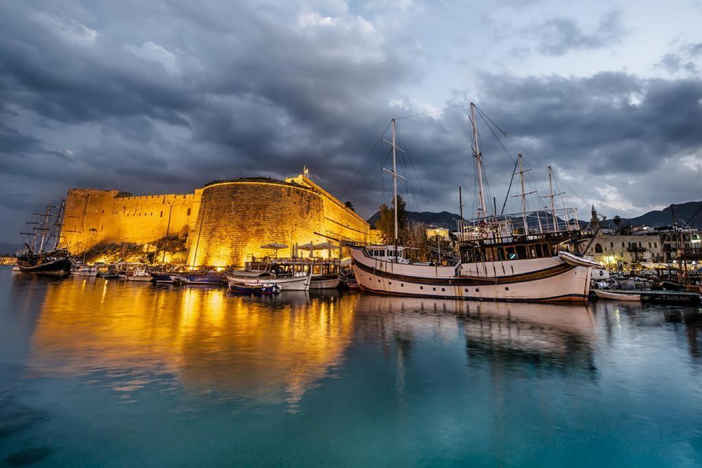 Aquamarine Luxury Residence Kyrenia  Eksteriør billede